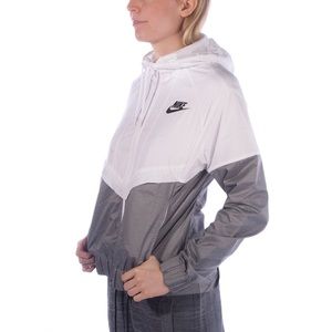 Nike women’s windbreaker jacket